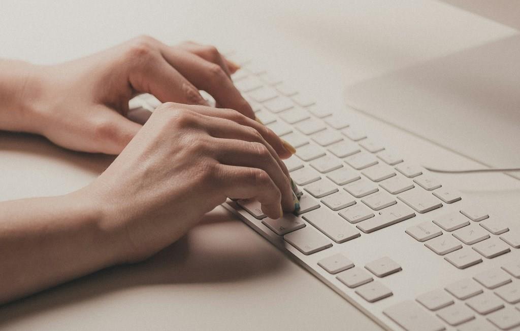 Lépjen kapcsolatba velünk