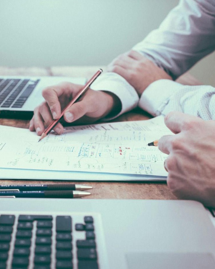 Műszaki felügyelet és karbantartás